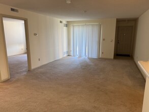 W192S7839 Overlook Bay Rd in Muskego, WI - Foto de edificio - Building Photo