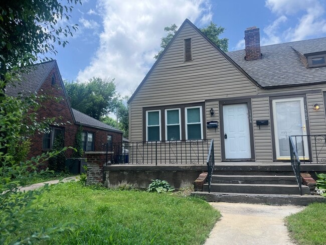 property at 1504 S Knoxville Ave