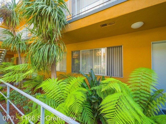 1166 Crenshaw Blvd. in Los Angeles, CA - Building Photo - Building Photo