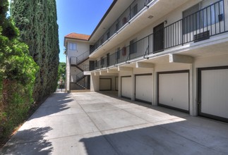 Bright Villa Apartments in Whittier, CA - Building Photo - Building Photo