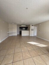2210 Grand Cayman Ct in Kissimmee, FL - Foto de edificio - Building Photo