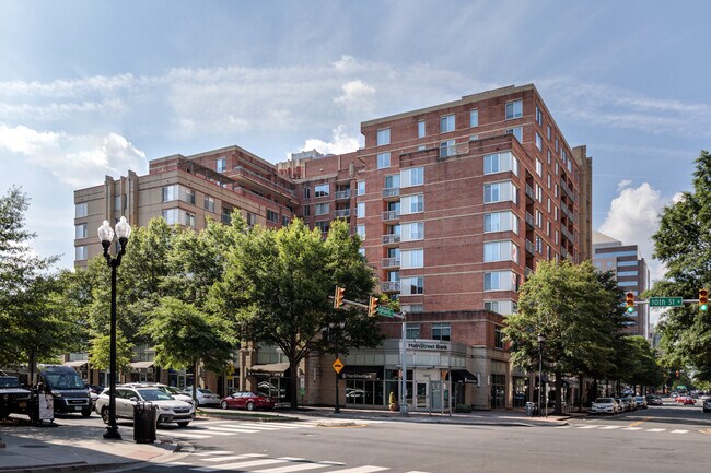 The Phoenix at Clarendon Metro in Arlington, VA - Foto de edificio - Building Photo