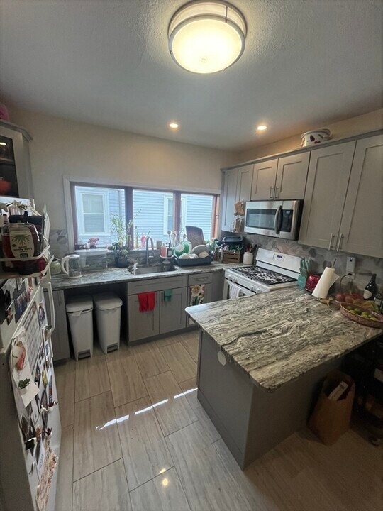 39 Montfern Ave, Unit 2 in Boston, MA - Building Photo