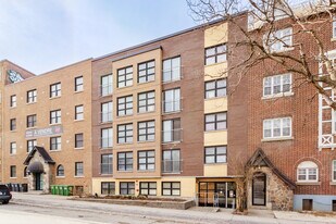 4594 Décarie Boul in Montréal, QC - Building Photo