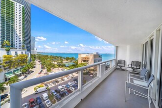 1717 N Bayshore Dr in Miami, FL - Building Photo - Building Photo
