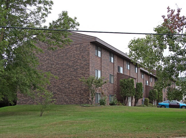 Tower Heights Apartments in Sauk Rapids, MN - Building Photo - Building Photo