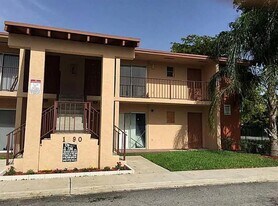 1290 NE 119th St in Miami, FL - Building Photo