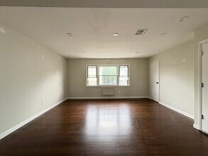 42 Bragaw Ave, Unit 2 in Newark, NJ - Building Photo - Building Photo