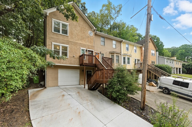 property at 4541 Coopers Creek Pl SE