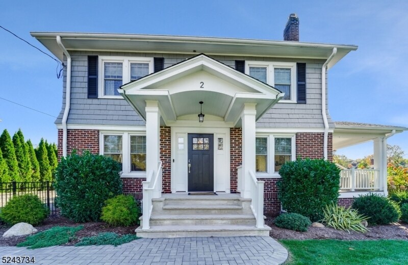 2 Loantaka Way in Madison, NJ - Building Photo