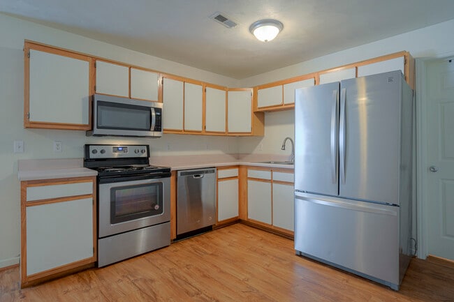 property at 913 Giles Rd