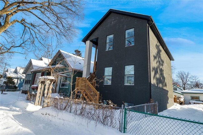 property at 650 Dudley Av