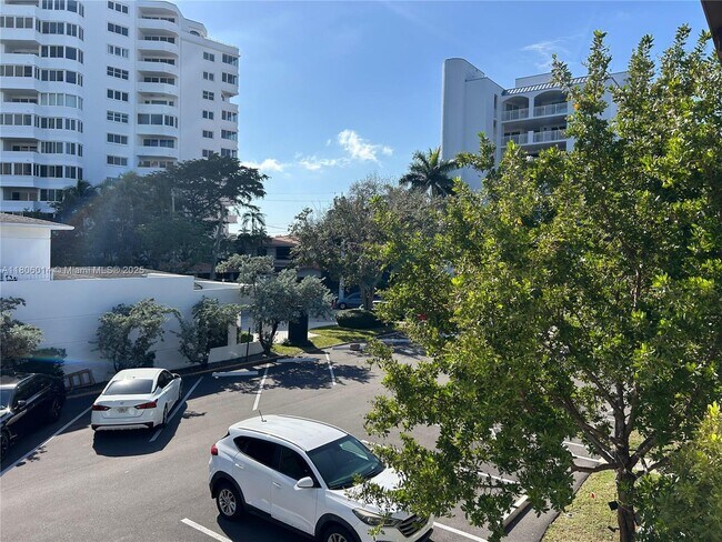 300 Sunset Dr in Fort Lauderdale, FL - Foto de edificio - Building Photo
