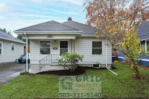 2120 N McClellan St in Portland, OR - Building Photo