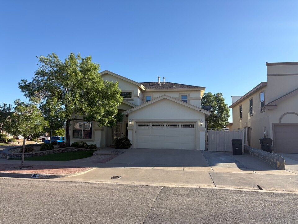 13450 Emerald Bay Way in Horizon City, TX - Building Photo