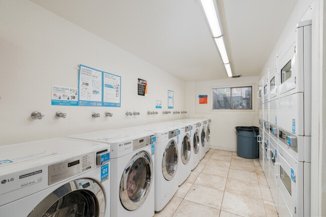 Greenrich Village in Spokane, WA - Foto de edificio - Building Photo