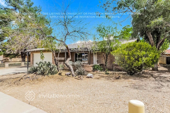 11033 N 57th Dr in Glendale, AZ - Foto de edificio - Building Photo