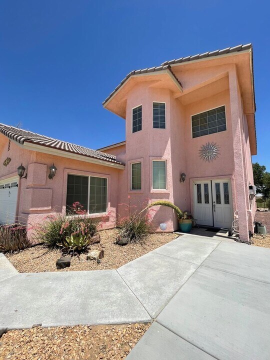 20832 Village Pkwy in California City, CA - Foto de edificio