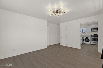 325 N 18th Dr in Phoenix, AZ - Building Photo - Building Photo