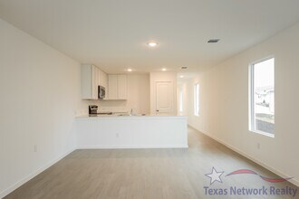 8523 Logan Sapphire in San Antonio, TX - Foto de edificio - Building Photo