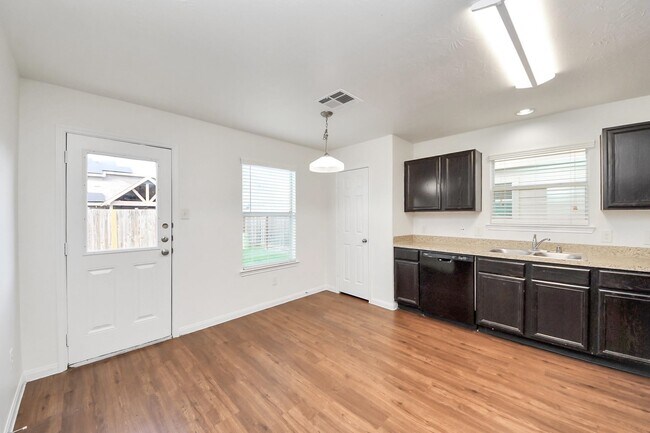 property at 886 Darbydale Crossing Ln