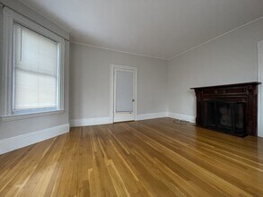 11 Maple Cir in Newton, MA - Building Photo - Building Photo