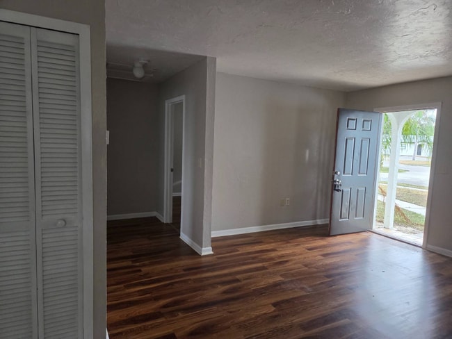 320 Blanco Ct in Avon Park, FL - Building Photo - Building Photo