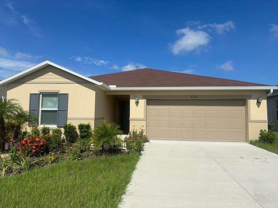 212 Summerlin Ln in Haines City, FL - Foto de edificio