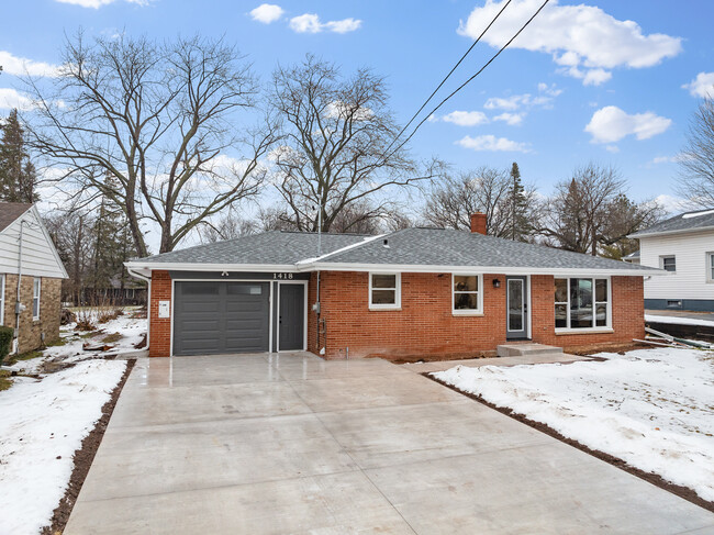 1418 S Ridge Rd in Green Bay, WI - Building Photo - Building Photo