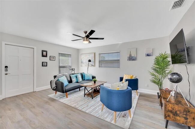 4315 W Main St in Tampa, FL - Building Photo - Building Photo