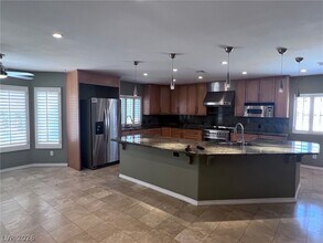 2817 Via Avanti St in Henderson, NV - Foto de edificio - Building Photo