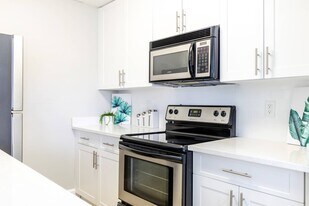 Palm Court at Wellington Apartments in Wellington, FL - Building Photo