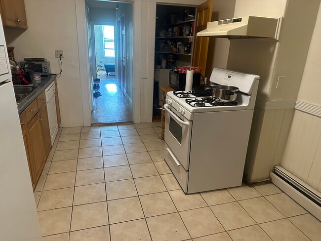 72 Prentiss St, Unit #2 in Watertown, MA - Foto de edificio - Building Photo