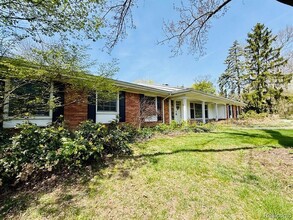 5730 Burnham Rd in Bloomfield Township, MI - Building Photo - Building Photo