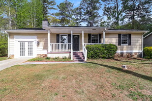 3835 Tanglewood Rd in Snellville, GA - Building Photo