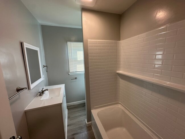 property at 1905 Sunny Vista Ave