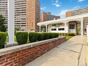 61-25 98th St in Queens, NY - Building Photo - Building Photo