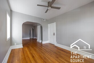 2655 W Homer St, Unit 2R in Chicago, IL - Building Photo - Building Photo