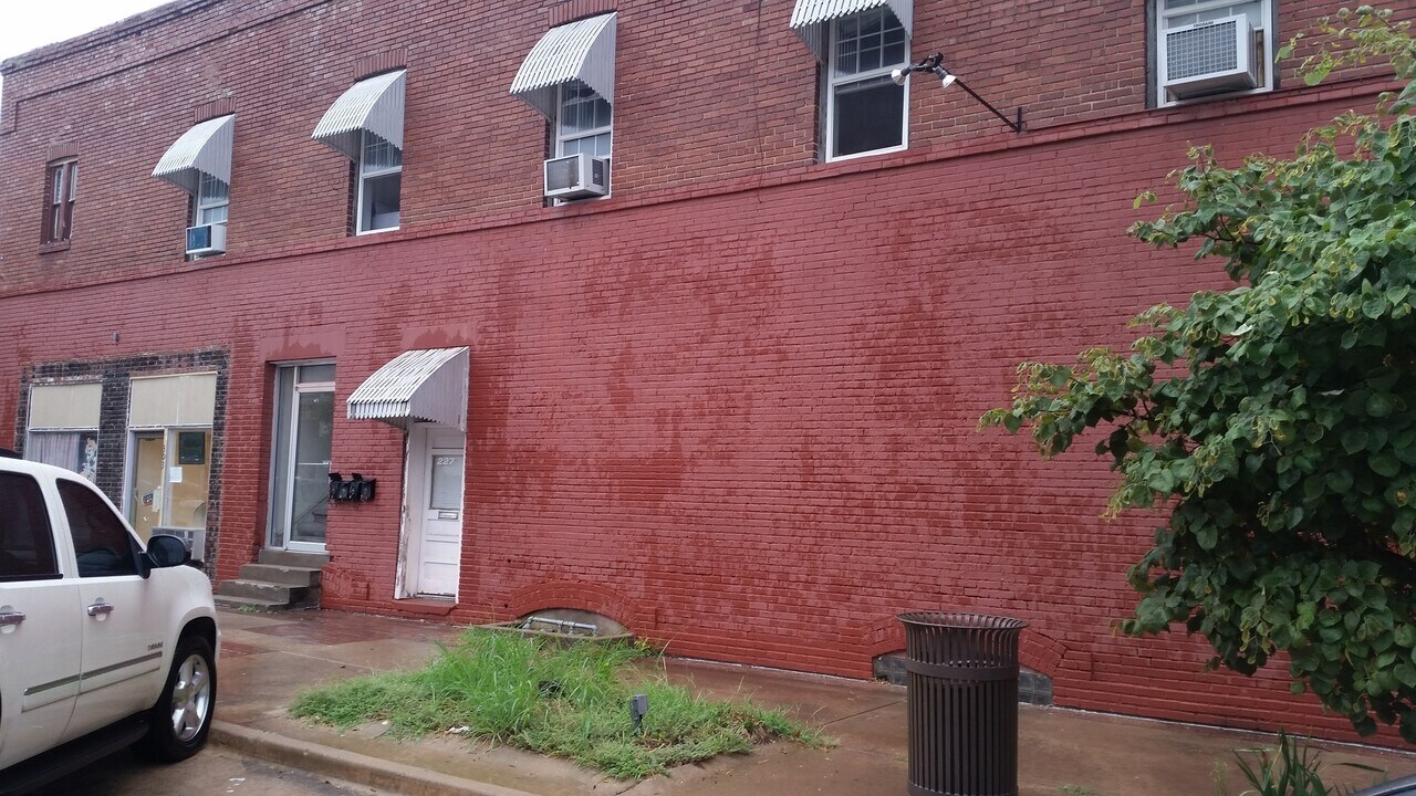 303 1/2 S Osage Ave in Bartlesville, OK - Building Photo