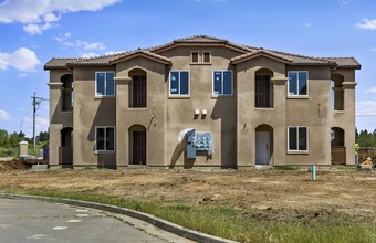 Vantage Pointe in Merced, CA - Building Photo - Building Photo