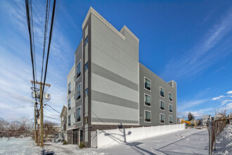 65 Auburn St in Paterson, NJ - Building Photo - Building Photo