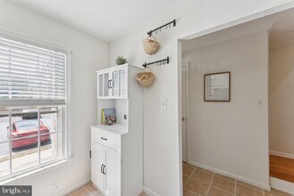 6316 Chimney Wood Ct in Alexandria, VA - Building Photo - Building Photo