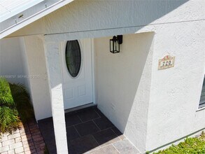 720 2nd Pl SW in Vero Beach, FL - Building Photo - Building Photo