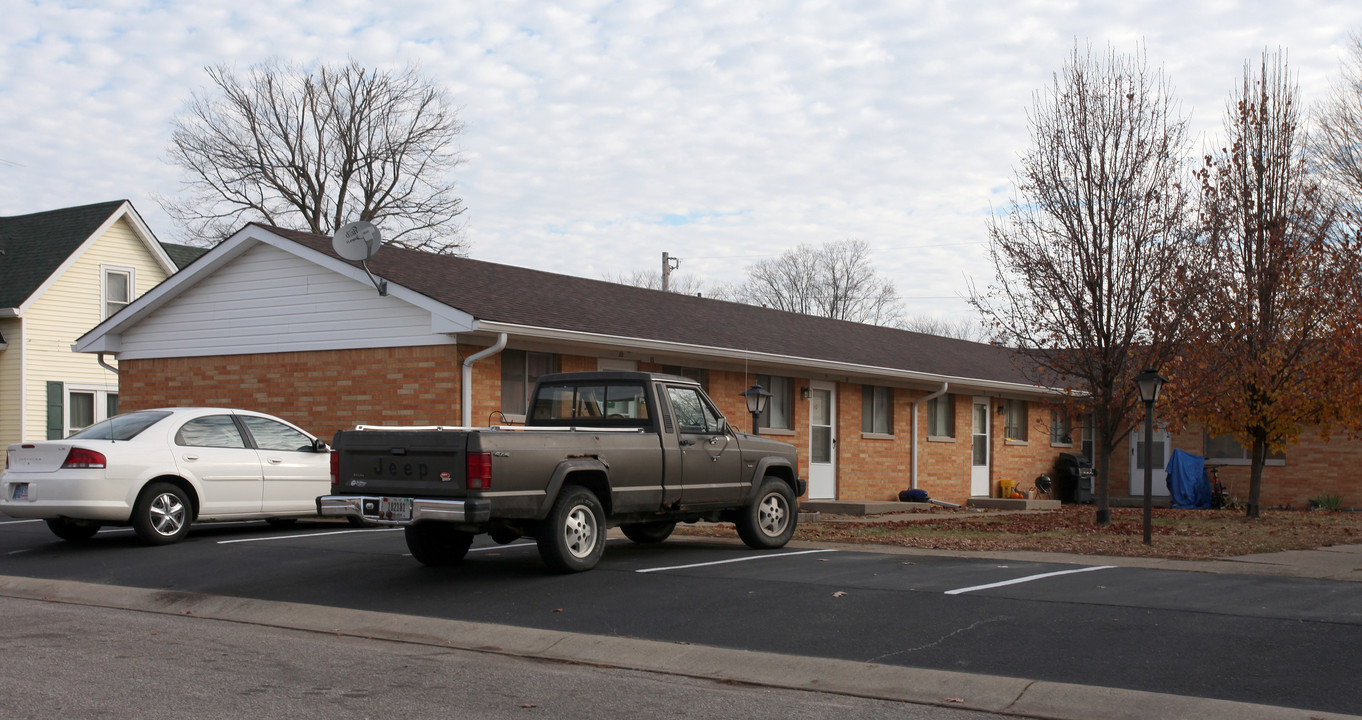 13-15 S Carlisle St in Bargersville, IN - Building Photo