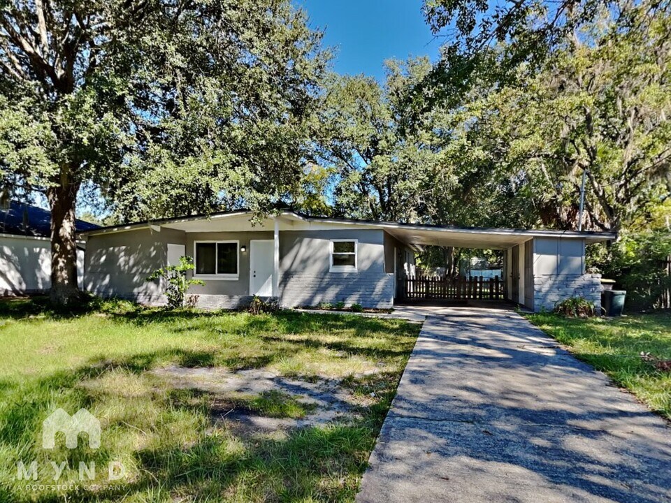 1825 Fouraker Rd in Jacksonville, FL - Building Photo