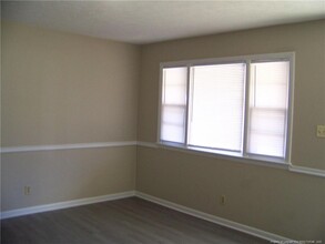 3152 Lakecrest Dr in Fayetteville, NC - Building Photo - Building Photo