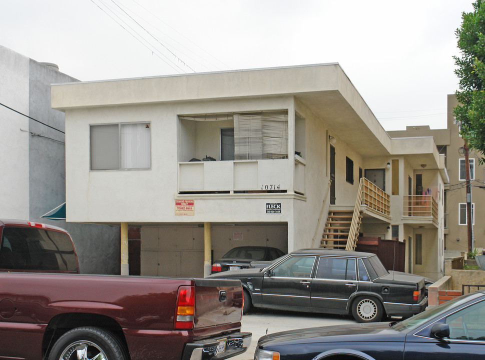 10714 Woodbine St in Los Angeles, CA - Foto de edificio