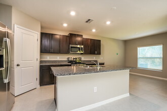 7218 Spring Snowflake Ave in Tampa, FL - Building Photo - Building Photo