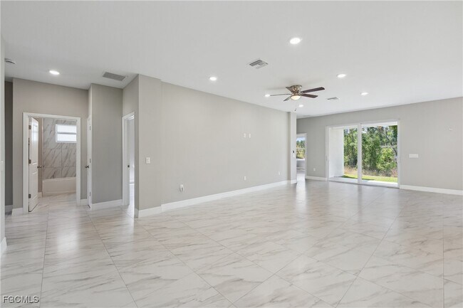1021 Milwaukee Blvd in Lehigh Acres, FL - Building Photo - Building Photo