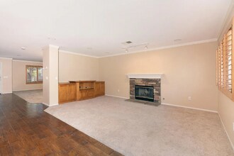 302 La Soledad Way in Oceanside, CA - Building Photo - Building Photo